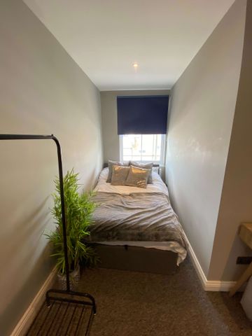 Joyful House Share in Brighton Room 5 - Photo 4