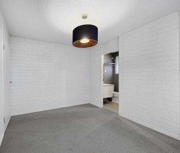 Renovated Ground Floor Apartment - Photo 3