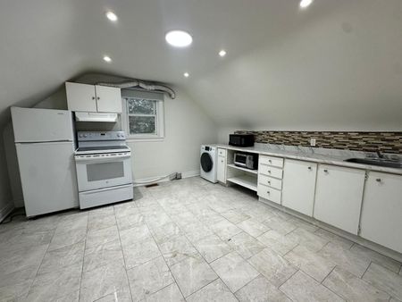 For Lease - 253 Sinclair Avenue, Oshawa, Ontario - Photo 5