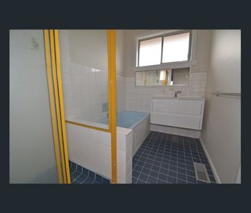 IDEAL FAMILY HOME - Photo 2