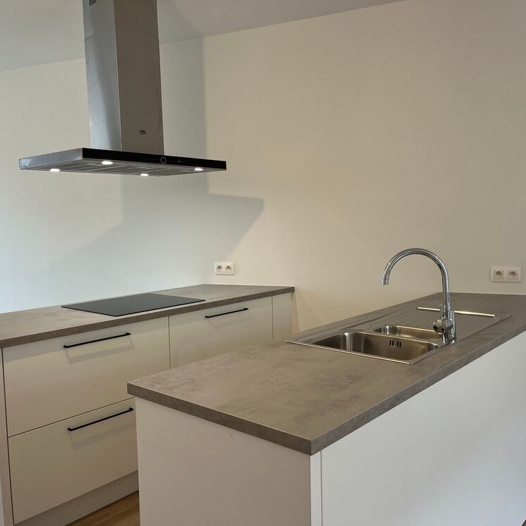 Gerenoveerde stadswoning met 3 kamers en gezellige stadskoer te centrum Brugge! - Photo 1