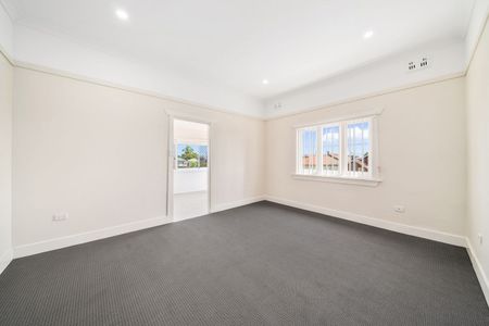 Elevated Freestanding Cottage with Generous Yard - Photo 3