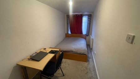 5 bedroom semi-detached house to rent - Photo 4