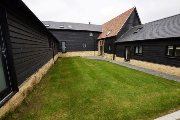 3 bedroom barn conversion to rent - Photo 1