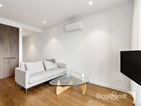 EXQUISITE 1 BEDROOM APARTMENT WITH LARGE BALCONY, NATURAL LIGHT, OFF STREET PARKING - Photo 4