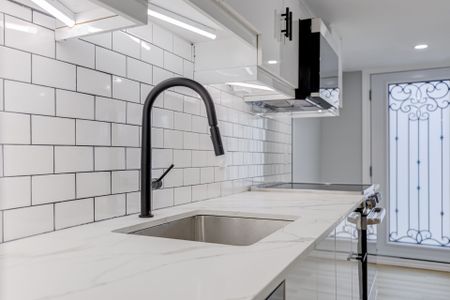 For Lease - 79 Twenty Fifth Street Unit# 4, Toronto, Ontario - Photo 4