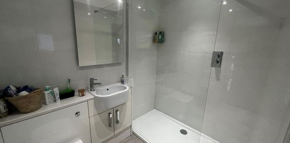 4 bedroom semi-detached house to rent - Photo 2