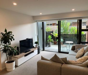 2 bedroom apartment in Onehunga - Photo 1