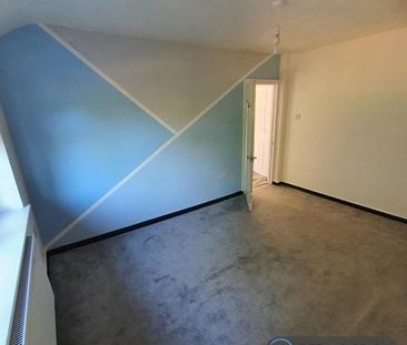 4 bedroom semi-detached house to rent - Photo 5