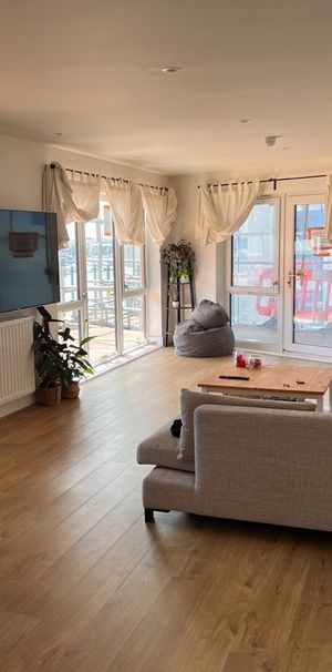 2 Bed Flat, Centenary Plaza, SO19 - Photo 1