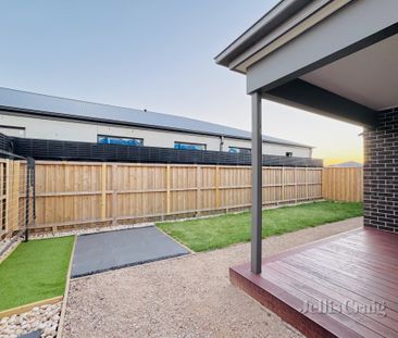 8 Lynnwood Drive, Mickleham - Photo 1