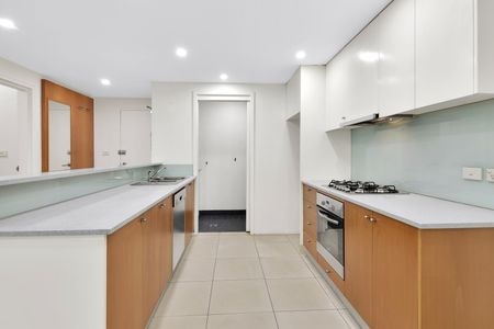 Perfectly Positioned One Bedroom in Alexandria - Photo 3