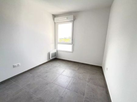location Appartement T3 DE 59.57m² À FREJUS - Photo 2