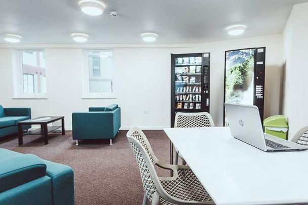Studio to rent - Photo 1