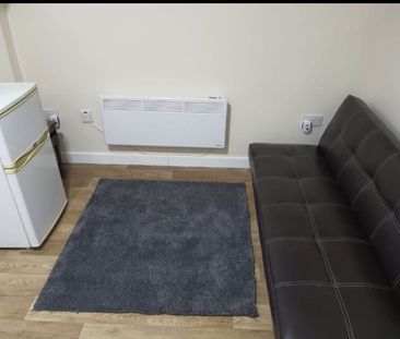 Room in a Shared Flat, Luton, LU2 - Photo 4