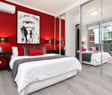 Stunning Zetland Apartment With Car Space - Photo 2