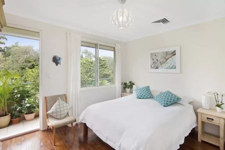 Charming two-bedroom apartment in Enmore - Photo 4