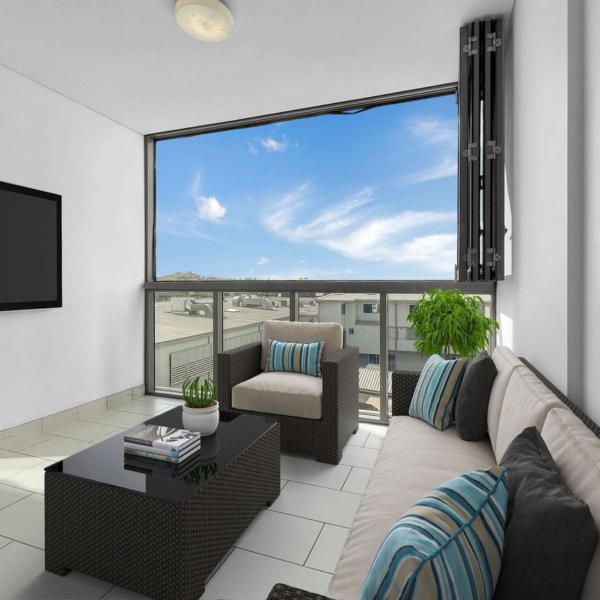 Modern 1 bedroom, 1 bathroom - Photo 1