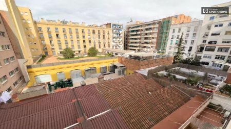 Room for rent in 3-bedroom apartment in Barcelona - Photo 5