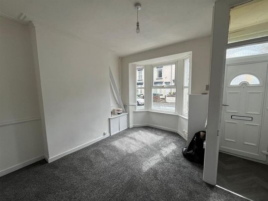 2 bedroom end of terrace house to rent - Photo 1