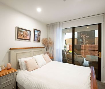 High End in the Heart of Griffith! - Photo 5