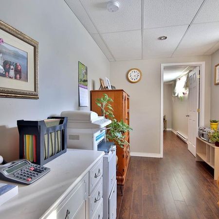 Grand 3 1/2 Tout Inclus: Élect + Inter Ill + Lav/sec + cuis/frigo près du REM - Photo 4