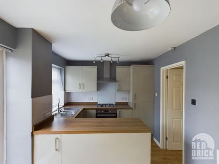 3 bedroom semi-detached house to rent - Photo 5