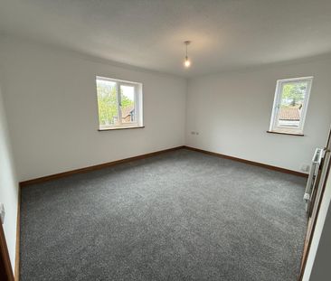 Court Road, Kingswood - Photo 4