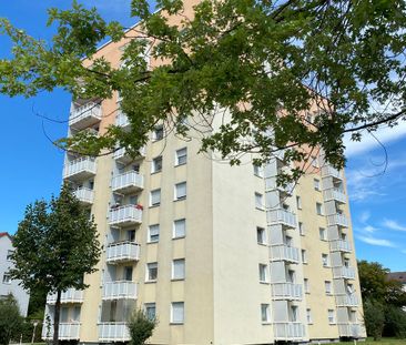 Weiter Ausblick : Sanierte 2-Zimmer-Wohnung mit Küche - Foto 3