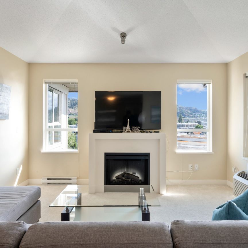 Wonderful Waterscapes – Top Floor - Photo 1