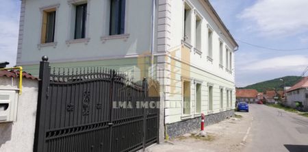 Casa,vila complet renovată central Sanpetru Brasov - Fotografie 2