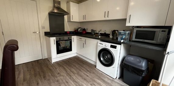 2 bedroom semi-detached house to rent - Photo 2