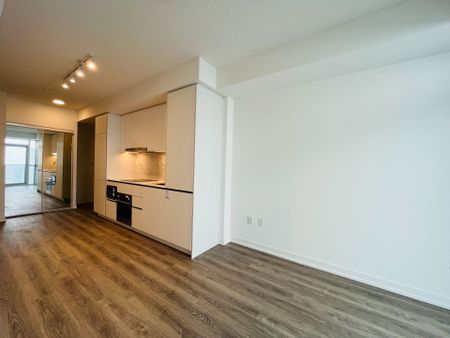 For Lease - 8 Interchange Way Unit# 5307, Vaughan, Ontario - Photo 5