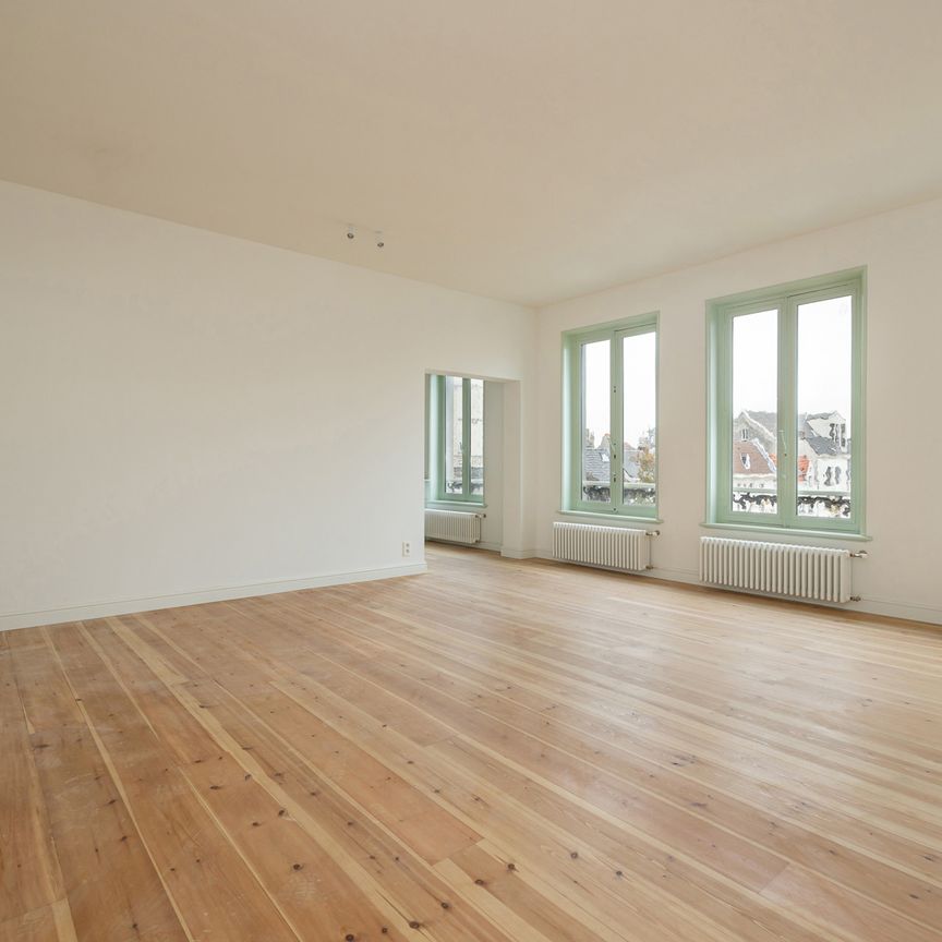 High-end duplex in hart van Antwerpen met iconisch uitzicht - Photo 1