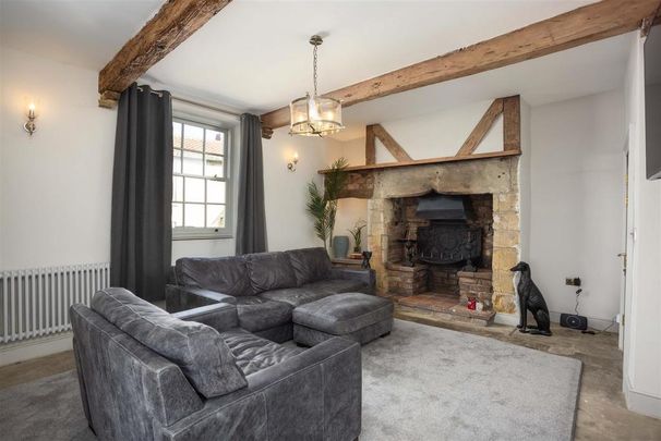 4 bedroom semi-detached house to rent - Photo 1