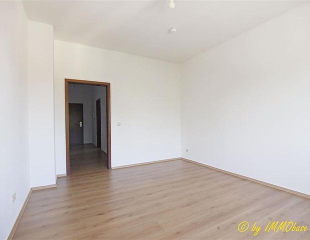 Frischer Glanz und Privatparkplatz am Haus! - Foto 1