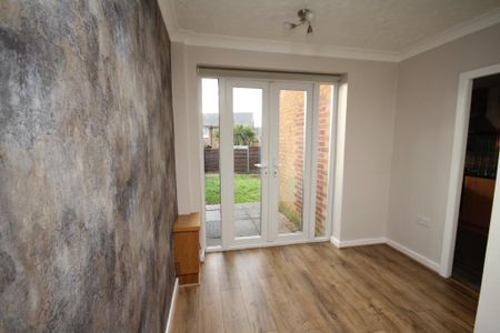 3 bedroom terraced house to rent - Photo 5