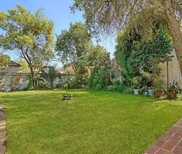 Large 4 Bedroom House for lease now - Photo 3