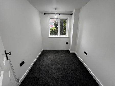 2 Bed Flat, Claremont Road, M6 - Photo 2