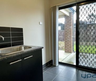 Family-Friendly Haven in Cranbourne West - Photo 4