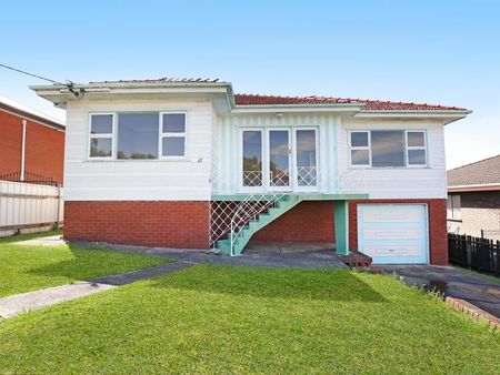 Classic Charm, Stunning Lake & Ocean Views - Photo 3
