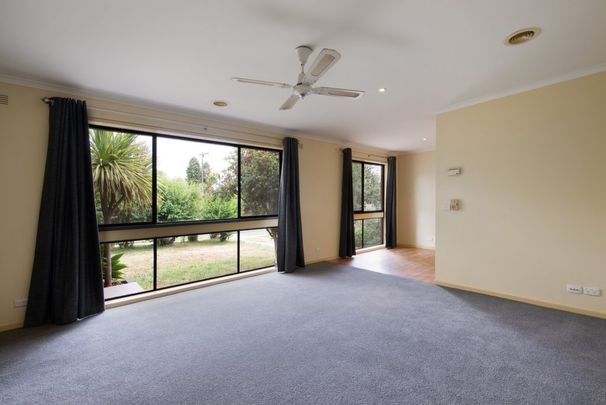 9 Locliff Avenue, Strathdale - Photo 1