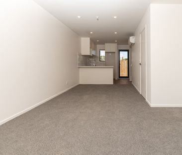 Brand swanky new two bedroomed townhouse - Photo 2
