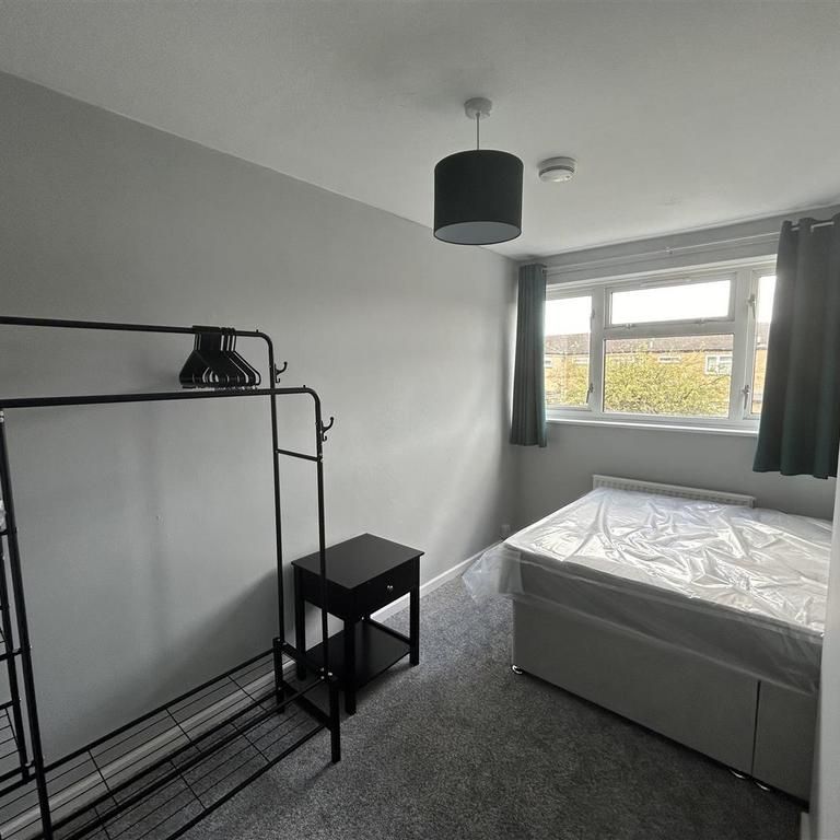 1 bedroom in a house share to rent - Photo 1