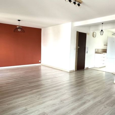 Location Appartement P3 rénové(e) Marseille 11ème - Photo 1