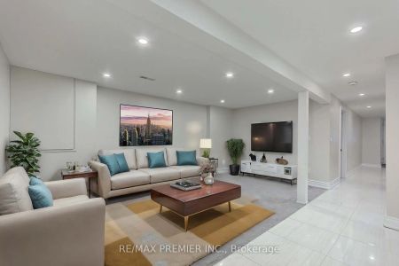 Detached Home For Lease | N9253934 - Photo 3