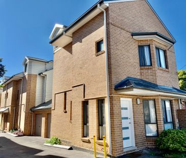 Modern Town House - Photo 1