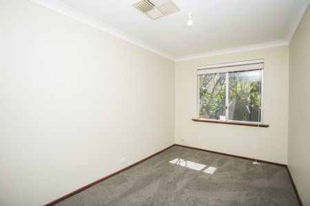 Freshly Renovated Family Home! - Photo 4