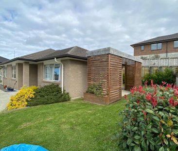 Well presented brick and tile - Photo 2