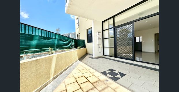 Ground Floor High Ceiling Two Bedroom Unit - Photo 1